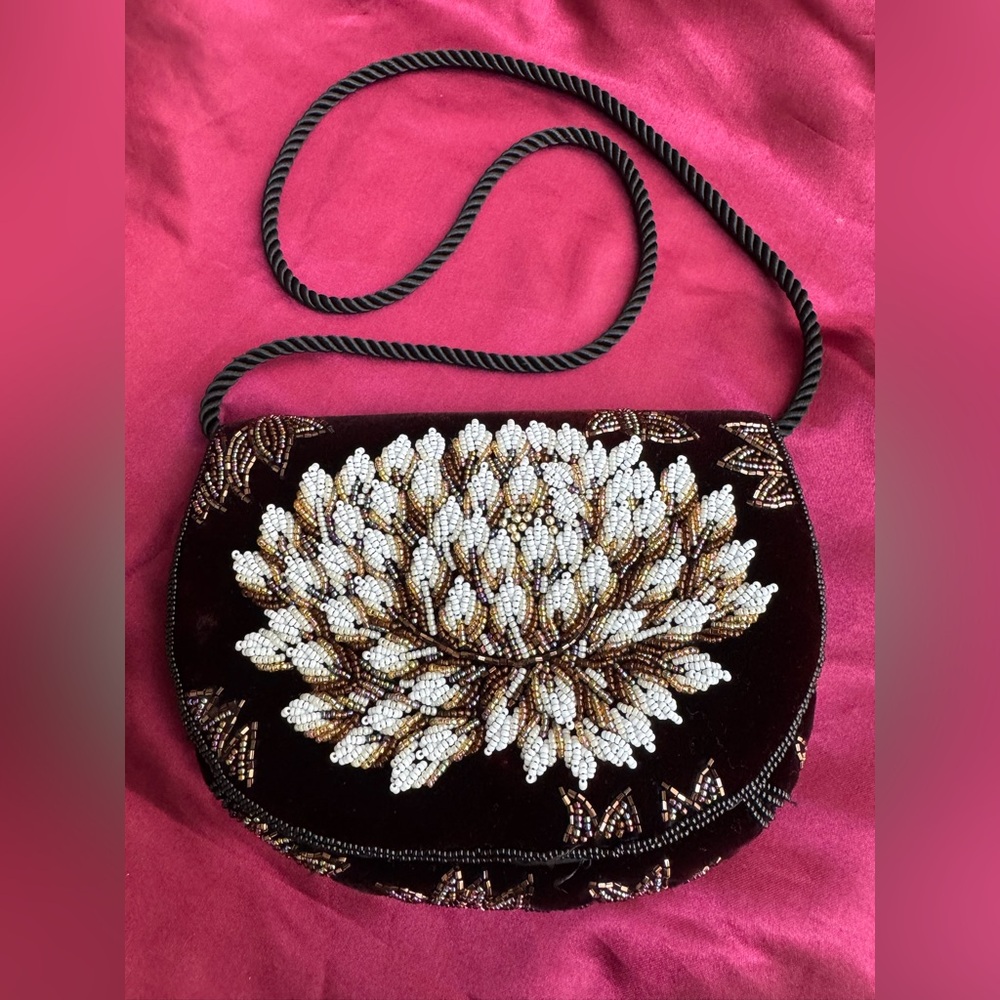 Vintage Beaded Velvet Evening Bag – Chrysanthemum Floral Design
